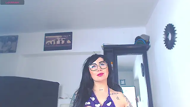 Snapshot of Vicky_hotmilf chatting on 07/15/26, 10:42 Vicky hotmilf online show from 07/15/26, 10:42