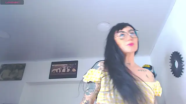 Snapshot of Vicky_hotmilf chatting on 07/21/26, 11:23 Vicky hotmilf online show from 07/21/26, 11:23