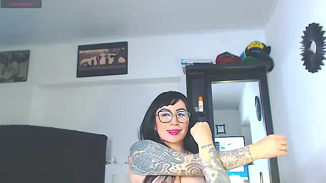 Snapshot of Vicky_hotmilf chatting on 08/04/26, 11:13 Vicky hotmilf online show from 08/04/26, 11:13