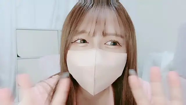 Snapshot of Hanachan_Gcup_ chatting on 10/16/25, 08:15 Hanachan Gcup online show from 10/16/25, 08:15