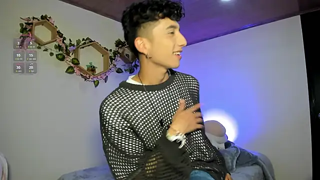 Snapshot of mhatias_ chatting on 12/23/25, 03:48 mhatias online show from 12/23/25, 03:48