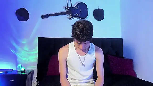 Snapshot of mhatias_ chatting on 02/10/26, 04:05 mhatias online show from 02/10/26, 04:05