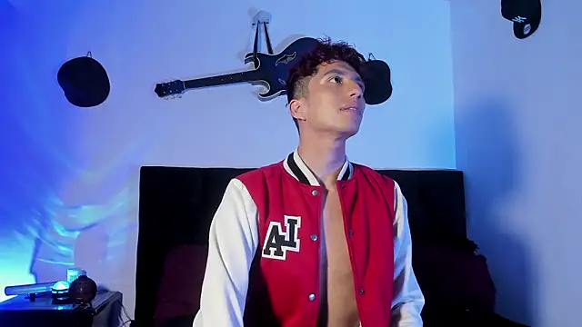 Snapshot of mhatias_ chatting on 02/18/26, 01:56 mhatias online show from 02/18/26, 01:56