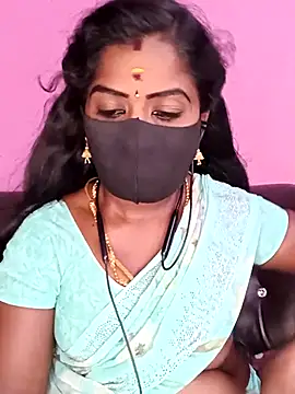 Snapshot of tamilammukuttyy chatting on 04/12/26, 04:01 tamilammukuttyy online show from 04/12/26, 04:01