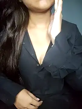 Snapshot of queen_visakha chatting on 09/18/25, 05:42 queen visakha online show from 09/18/25, 05:42