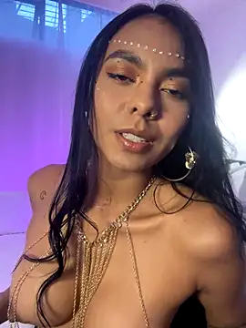 GiorgiaLuxee online show from 10/15/25, 10:10