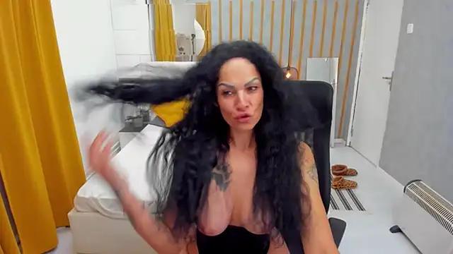 Snapshot of MarbellaRyder chatting on 11/13/25, 03:55 MarbellaRyder online show from 11/13/25, 03:55