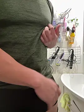 Snapshot of sukebegorilla chatting on 12/14/25, 06:56 sukebegorilla online show from 12/14/25, 06:56