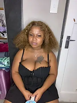 Snapshot of JuicyMellow21 chatting on 02/11/26, 10:26 JuicyMellow21 online show from 02/11/26, 10:26