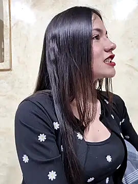 Snapshot of CHARLOTTE__05 chatting on 10/25/25, 01:51 CHARLOTTE 05 online show from 10/25/25, 01:51