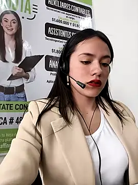 Snapshot of CHARLOTTE__05 chatting on 11/04/25, 01:10 CHARLOTTE 05 online show from 11/04/25, 01:10