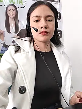 Snapshot of CHARLOTTE__05 chatting on 11/08/25, 01:22 CHARLOTTE 05 online show from 11/08/25, 01:22