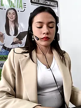 Snapshot of CHARLOTTE__05 chatting on 11/10/25, 12:37 CHARLOTTE 05 online show from 11/10/25, 12:37