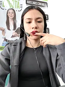 Snapshot of CHARLOTTE__05 chatting on 11/11/25, 12:38 CHARLOTTE 05 online show from 11/11/25, 12:38