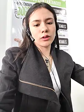 Snapshot of CHARLOTTE__05 chatting on 11/13/25, 12:26 CHARLOTTE 05 online show from 11/13/25, 12:26