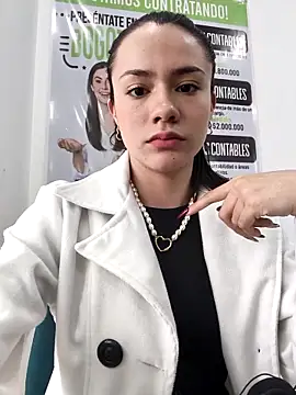 Snapshot of CHARLOTTE__05 chatting on 11/14/25, 12:04 CHARLOTTE 05 online show from 11/14/25, 12:04