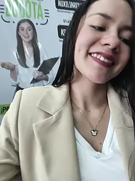 Snapshot of CHARLOTTE__05 chatting on 12/01/25, 12:10 CHARLOTTE 05 online show from 12/01/25, 12:10