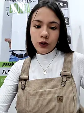 Snapshot of CHARLOTTE__05 chatting on 12/15/25, 12:09 CHARLOTTE 05 online show from 12/15/25, 12:09