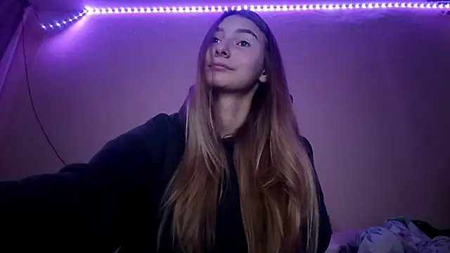 Nymera flare online show from 11/18/25, 06:29