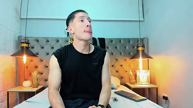 HunterHeat  online show from 10/03/25, 12:02