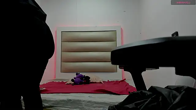 Luna and lindsy online show from 11/06/25, 12:28