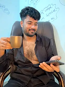 Snapshot of MeekBatgirl chatting on 10/05/25, 07:28 MeekBatgirl online show from 10/05/25, 07:28