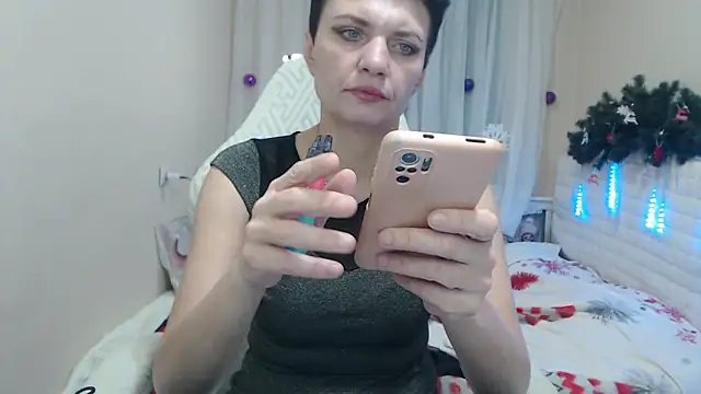 AvaSaturnian online show from 12/14/25, 01:16