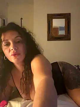 Snapshot of caramelandCurls chatting on 09/13/25, 09:47 caramelandCurls online show from 09/13/25, 09:47