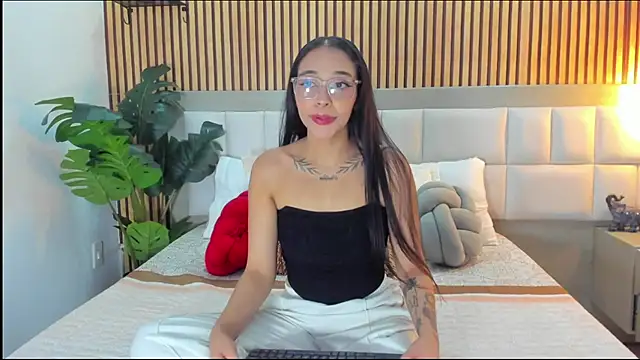 Snapshot of Roseaurora chatting on 02/23/26, 12:46 Roseaurora online show from 02/23/26, 12:46