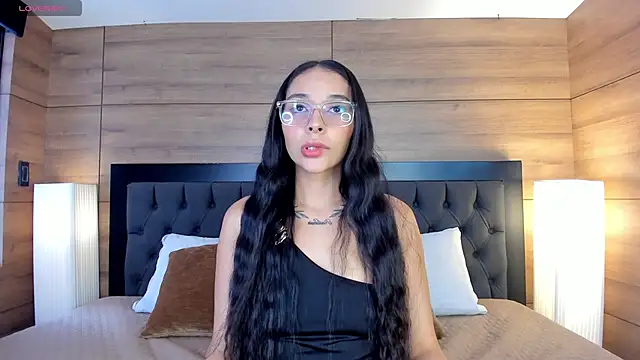 Snapshot of Roseaurora chatting on 03/18/26, 01:03 Roseaurora online show from 03/18/26, 01:03