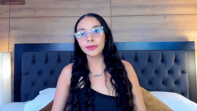 Snapshot of Roseaurora chatting on 04/05/26, 12:24 Roseaurora online show from 04/05/26, 12:24