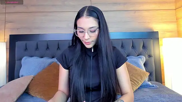 Snapshot of Roseaurora chatting on 04/06/26, 12:39 Roseaurora online show from 04/06/26, 12:39