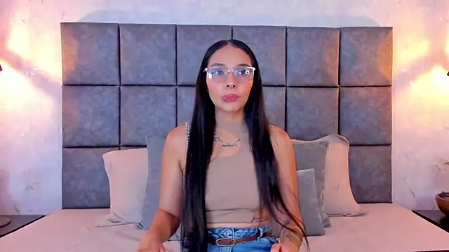 Snapshot of Roseaurora chatting on 04/10/26, 12:21 Roseaurora online show from 04/10/26, 12:21
