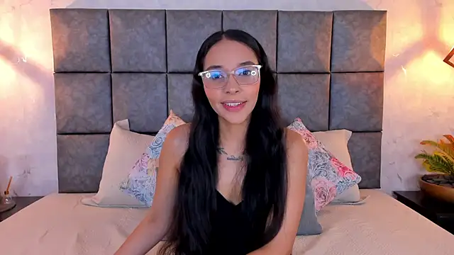 Snapshot of Roseaurora chatting on 05/23/26, 11:03 Roseaurora online show from 05/23/26, 11:03