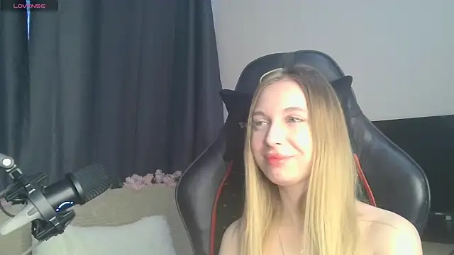 BabbbyFoxxx online show from 10/30/25, 04:36