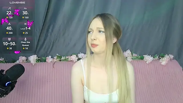 Snapshot of BabbbyFoxxx chatting on 12/17/25, 04:07 BabbbyFoxxx online show from 12/17/25, 04:07