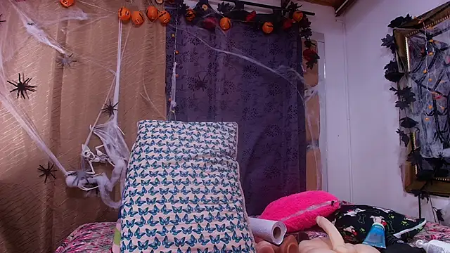 sweegirl69 online show from 10/30/25, 11:55