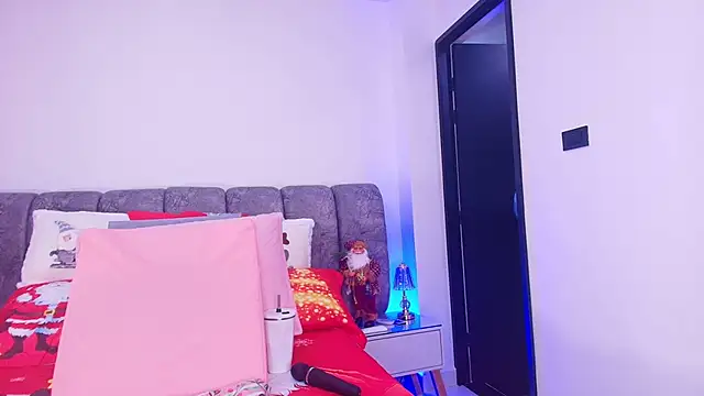 sweegirl69 online show from 12/04/25, 12:03