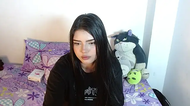 Snapshot of Emma_yui19 chatting on 11/29/25, 10:24 Emma yui19 online show from 11/29/25, 10:24