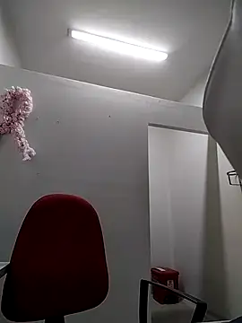 Snapshot of Madisson-04_ chatting on 10/01/25, 08:04 Madisson-04 online show from 10/01/25, 08:04