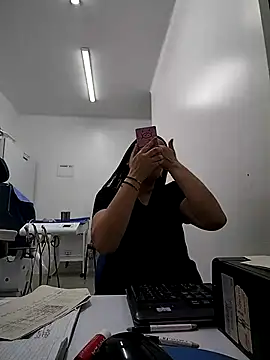 Snapshot of Madisson-04_ chatting on 10/04/25, 12:25 Madisson-04 online show from 10/04/25, 12:25