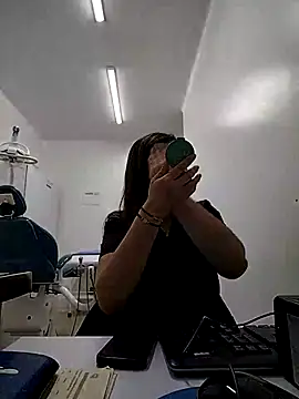 Snapshot of Madisson-04_ chatting on 10/15/25, 07:25 Madisson-04 online show from 10/15/25, 07:25