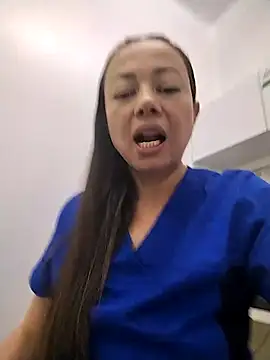 Snapshot of Madisson-04_ chatting on 10/17/25, 06:54 Madisson-04 online show from 10/17/25, 06:54