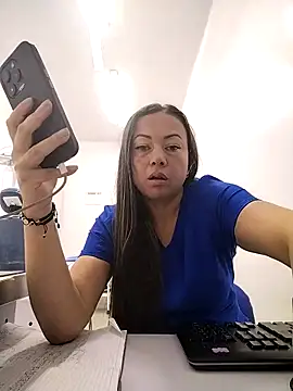 Snapshot of Madisson-04_ chatting on 10/20/25, 08:31 Madisson-04 online show from 10/20/25, 08:31