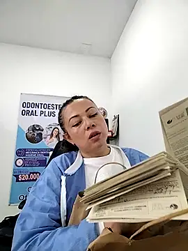 Snapshot of Madisson-04_ chatting on 11/08/25, 07:34 Madisson-04 online show from 11/08/25, 07:34