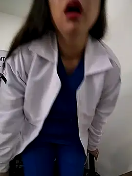 Snapshot of Madisson-04_ chatting on 11/11/25, 03:23 Madisson-04 online show from 11/11/25, 03:23