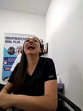 Snapshot of Madisson-04_ chatting on 11/12/25, 03:34 Madisson-04 online show from 11/12/25, 03:34