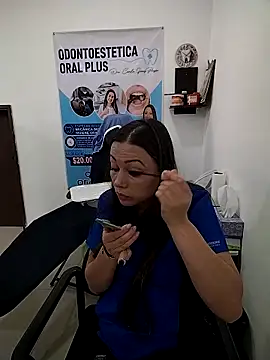 Snapshot of Madisson-04_ chatting on 11/13/25, 06:29 Madisson-04 online show from 11/13/25, 06:29