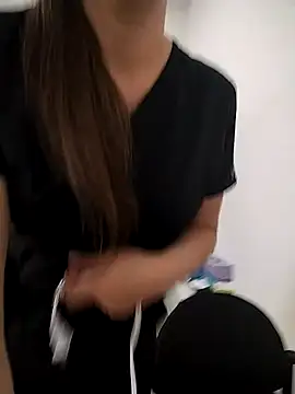 Snapshot of Madisson-04_ chatting on 11/17/25, 12:33 Madisson-04 online show from 11/17/25, 12:33