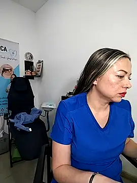 Snapshot of Madisson-04_ chatting on 11/27/25, 06:32 Madisson-04 online show from 11/27/25, 06:32